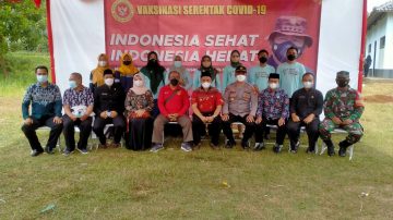 Hadiri Vaksinasi Serentak, Kapolsek Sukaresik : Polri Selalu Hadir mensukseskan Program Pemerintah 