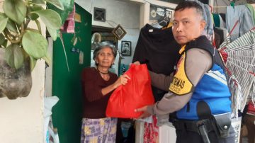 Polda Jabar Serahkan Bantuan Sosial Untuk Masyarakat Tidak Mampu 