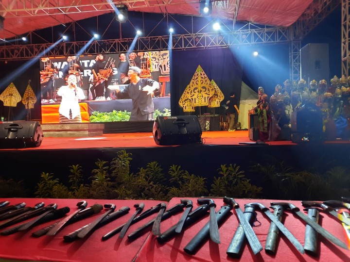 Kolaborasi SGI Dengan Dirtahti Polda Banten Mainkan Golok