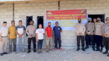 Lakukan Aksi Peduli, Kapolda NTT Berikan Bantuan Kepada Sala Satu Keluarga Di Sabu Raijua 