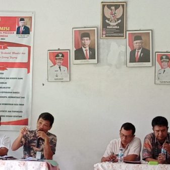Puluhan Masyarakat Desa Lasara Bagawu Datangi Kantornya Tolak Rekomondasi Camat