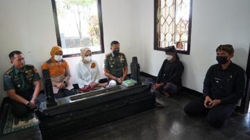 Uri-uri Sejarah dan Budaya Lokal Banyumas Serta Hormati Leluhur, Danrem 071/Wijayakusuma Kunjungi Kota Lama Banyumas