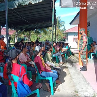 Babinsa 09/Sirombu, Kodim 0213/Nias Monitoring Penyaluran BLT BBM Dan BLT Sembako di Kantor Pos Sirombu