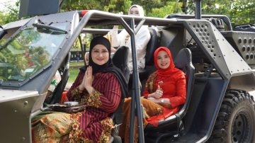 Semangati Generasi Mudanya, Persit KCK Koorcab Rem 071 PD IV/Diponegoro Turut Kirab Merah Putih Pekalongan