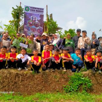 Dinas Kehutanan Jabar Giat Jum’at Menanam Bersama Anak Sekolah