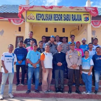 Berduka Atas Tragedi Kanjuruhan, Polres Sabu Raijua Gelar Doa Bersama