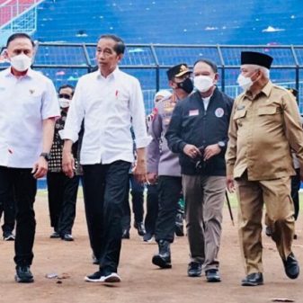 Tinjau Stadion Kanjuruhan, Presiden : Perbaiki Tata Kelola Persepakbolaan Indonesia
