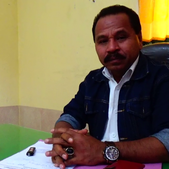 Kaum Difabel Di Bajawa Terima KTP Dari Dukcapil Ngada