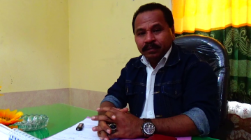 Kaum Difabel Di Bajawa Terima KTP Dari Dukcapil Ngada