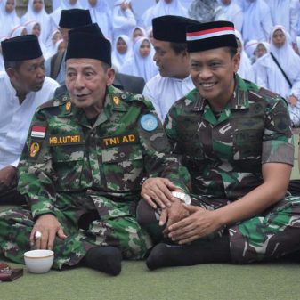 Wakili Kasad, Danrem 071/Wijayakusuma Ziarah Hari Pahlawan Bersama Ulama dan Masyarakat di Kota Pekalongan