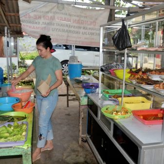 Rumah Makan Prasmanan Mimi Nul Rame Pengunjung