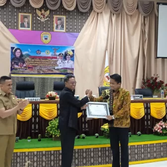 Terima Piagam Penghargaan WTP, Bupati Sabu Raijua Ajak Seluruh Elemen Berkolaborasi 