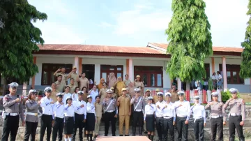 Bentuk Kesadaran Berkendara Sejak Dini, Satlantas Polres Nagekeo Lakukan Pengukuhan dan Penyematan Atribut PKS