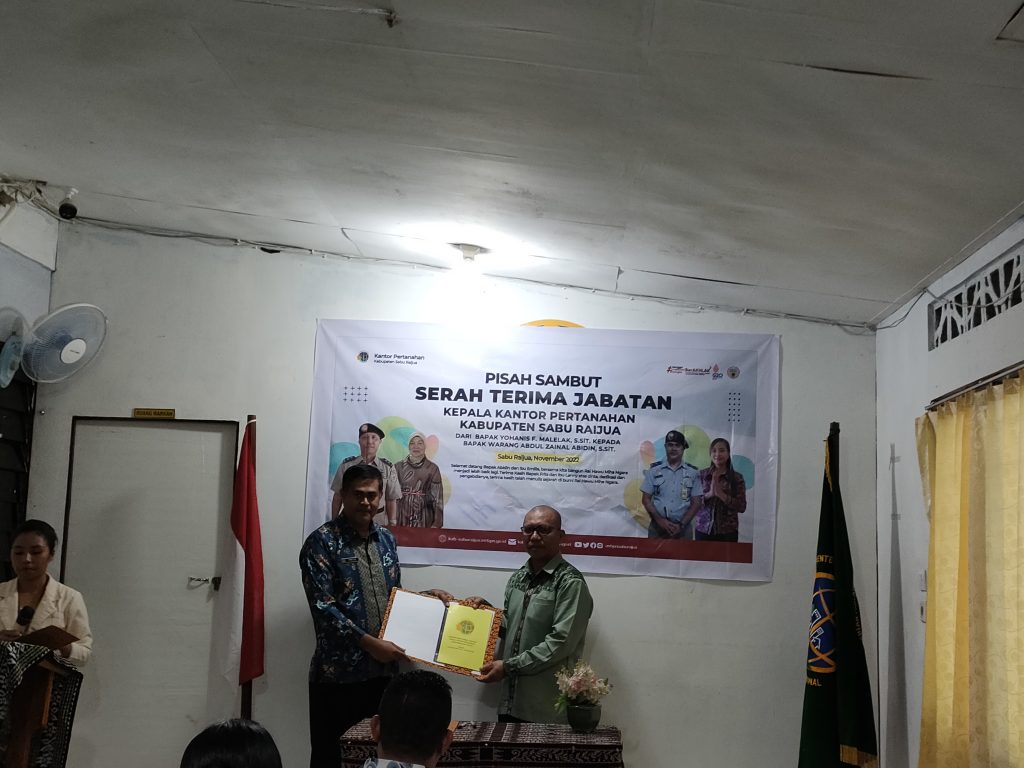 Pisah Sambut dan Sertijab, Warang Abdul Zainal Abidin Resmi Jabat Kepala Pertanahan Sabu Raijua