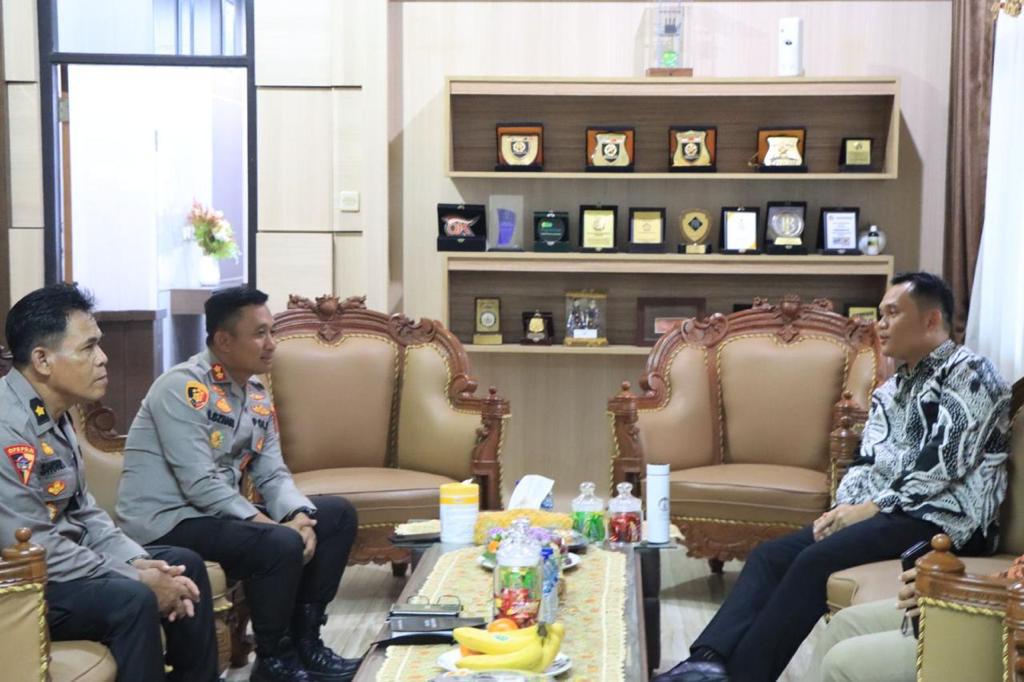 Kapolres Tasikmalaya Kota AKBP Aszhari Kurniawan, Terima Kunjungan Penjabat (PJ) Wali Kota Tasikmalaya Cheka Virgowansyah