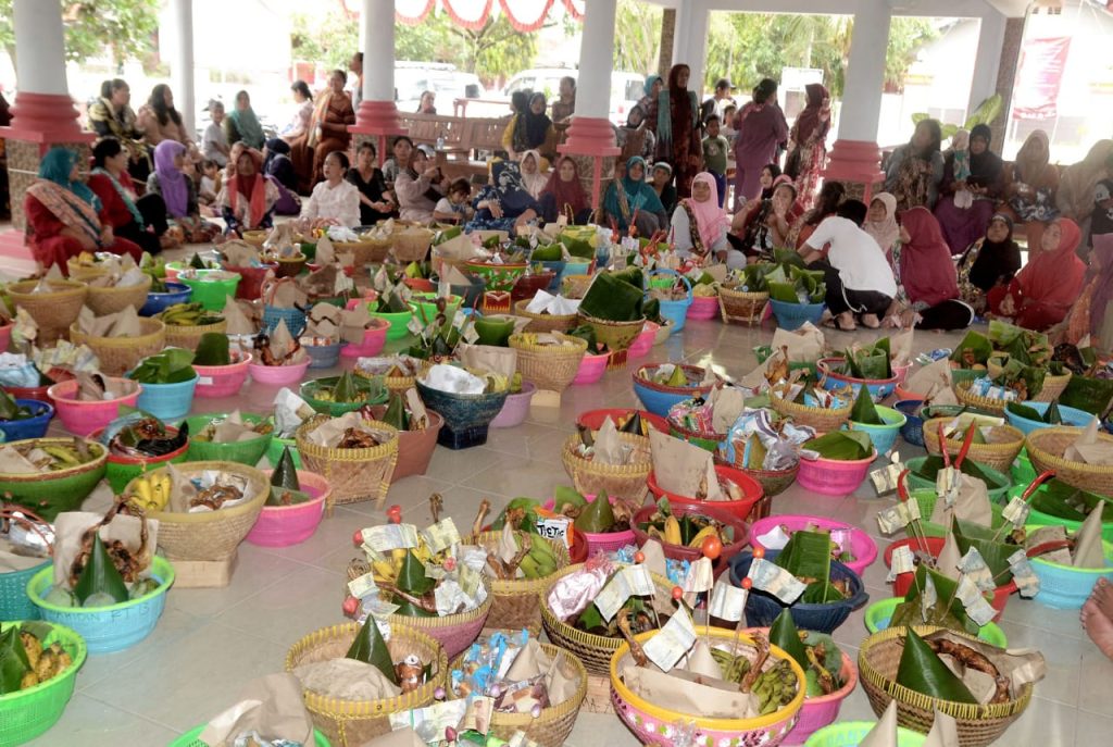 Ribuan Nasi Tumpeng Hiasi Acara Sedekah Bumi Desa Arahan Lor