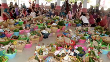 Ribuan Nasi Tumpeng Hiasi Acara Sedekah Bumi Desa Arahan Lor