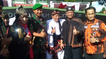 Abah Anton Hadiri Peresmian Monument Kujang Sepasang Brigif 15 di Cimahi