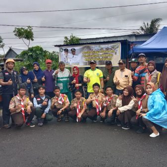 Ambalan Merah Putih, SMK Budi Bangsa berbagi Korban Banjir Dipare-pare