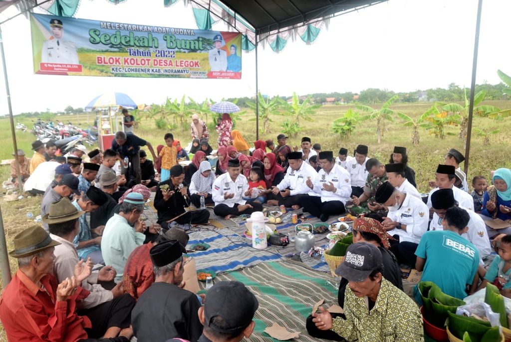 Pemdes Legok Gelar Sedekah Bumi dengan Doa Bersama