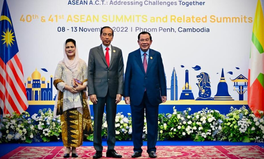 Presiden Jokowi Dan Ibu Iriana Hadiri Upacara Pembukaan KTT ASEAN Kamboja