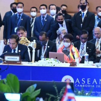 Hadiri KTT ASEAN–Jepang, Presiden Jokowi Dorong Pengembangan Ekosistem Kendaraan Listrik
