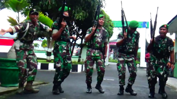 Prajurit TNI 1625 Ngada Flores Unjuk Kebolehan Menari Ja’i