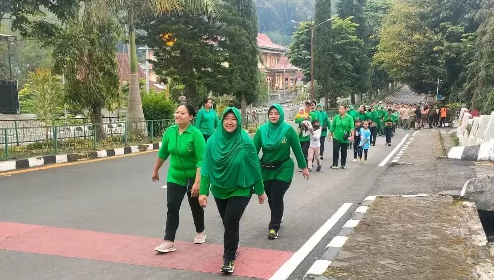 Dandim Dan Ketua Persit KCK Cabang XXIII Ngada Gelar Jalan Santai 5 Km