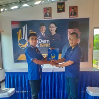 Ingin Berjuang Bersama Rakyat, Dule Dubu Resmi Daftar Bacaleg Dari Nasdem