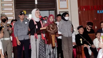 Bupati Indramayu Nina Agustina Hadiri Tradisi Adat Ngarot Lelea