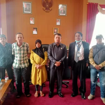 Kuasa Hukum Keluarga Tiara Fadilla Hendra Warman, SH mendatangi Kantor DPRD Kota Payakumbuh