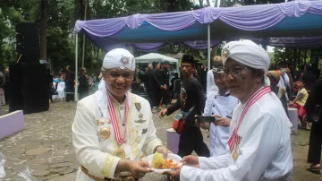 ADA POLITIK ADU DOMBA DEVIDE ET IMPERA DI BALIK PELARANGAN IBADAH NATAL