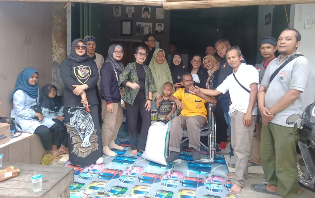 Pengurus TTD Kena Stroke, Komunitas TTD Berikan Bantuan Sembako dan Kursi Roda