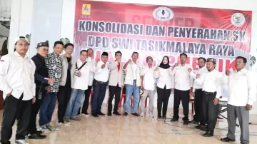 Serah Terima SK Pengurus DPD SWI Tasik Raya, Deden Deni: Jaga Marwah Profesi