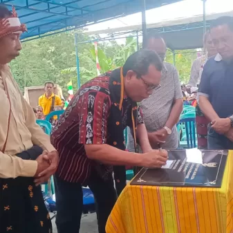 Resmikan Kantor Kelurahan Nagesepadhi, Bupati Nagekeo Sentil Petani Gadai Lahan