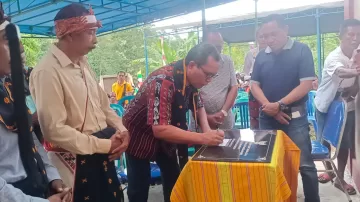 Resmikan Kantor Kelurahan Nagesepadhi, Bupati Nagekeo Sentil Petani Gadai Lahan