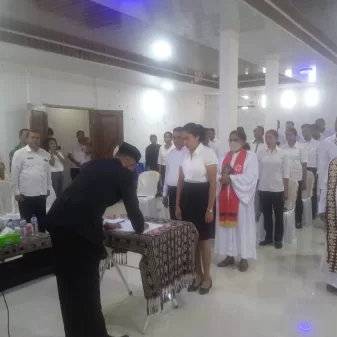 Ketua KPUD Sabu Raijua Lantik Anggota PPK Se-Kabupaten Sabu Raijua 