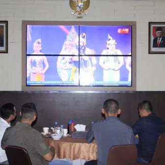 Kapolres Tasikmalaya Kota Bersama Forkopimda, Nobar Live Streaming Wayang Orang di Makodim 0612 Tasikmalaya