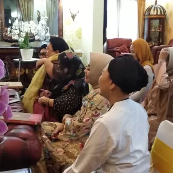 Jumat Mengaji Di Kediaman Karlina Damirie