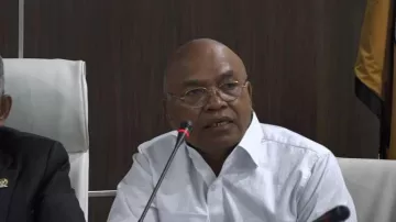 Penyidik Kejaksaan Sikka Harus Sita Sertifikat Hak Milik Neldis Dan Opini WTP Dari Robi Idong Dan Alvin Parera