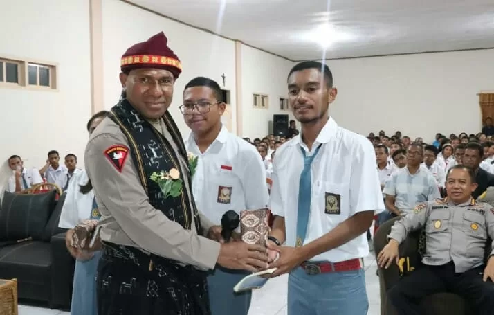 Kapolda NTT Irjen Pol. Drs. Johni Asadoma Motivasi Siswa Seminari Mataloko