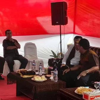 Jejakan Kaki Di Dusun Kecil, Mensos Risma Serahkan Sejumlah Bantuan Untuk Masyarakat Kabupaten Ende