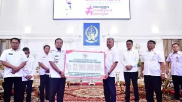 Bupati Pinrang Menerimah Bantuan Keuangan Dari Gubernur Untuk Pembangunan Pinrang 