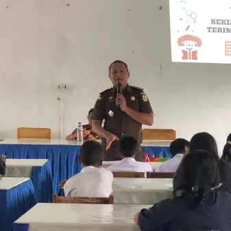 Cegah Seks Bebas dan Konsumsi Miras Dikalangan Pelajar, Kejari Sabu Raijua Beri penyuluhan Hukum