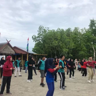 Jalin Sinergitas, Desa Bulu Cindea Senam Bersama TNI serta Masyarakat