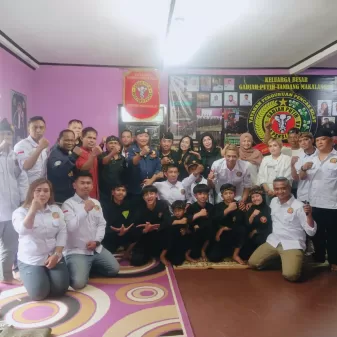 Silaturahmi  Hencky Lutungan ke Padepokan Gajah Putih Tandang Makalangan Pusat Dago Giri
