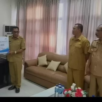 Momen Hari Kasih Sayang, Bank NTT Cabang Sabu Raijua Berbagi Kasih Dengan Anak Stunting