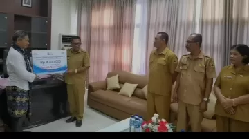 Momen Hari Kasih Sayang, Bank NTT Cabang Sabu Raijua Berbagi Kasih Dengan Anak Stunting