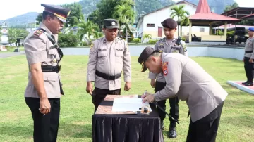 Kapolres Ende AKBP Andre Librian, S.I.K Pimpin Sertijab Kabag Ren Dan Kasat Binmas