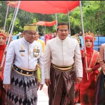 Kunjungan Kerja Bupati Bone dan Ziarah Makam Raja Bone Ke – XXVIII Di Suppa di sambut hangat bupati Pinrang